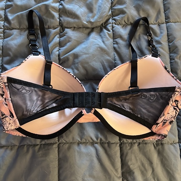 Victoria’s Secret 36 DDD Bra - Picture 6 of 9